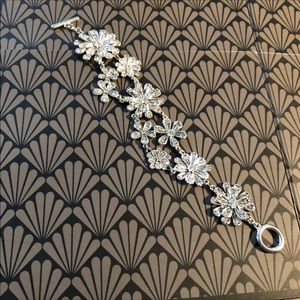 Jewelry - NEW Beautiful Flowers and Crystal Silver Bracelet Jewelry - NEW Beautiful Flowers and Crystal Silver Bracelet